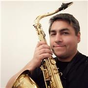 Profesor de saxofón licenciado en artes Universidad de Chile. Todos los niveles y edades. Técnica, lectura y estilos